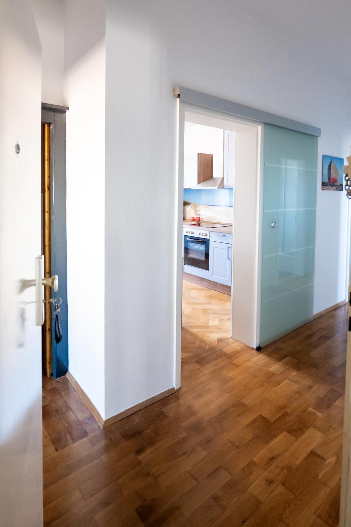 Doppelhaus- Villa Leipzig Schleussig , Moderner Altbau Apartment Dachetage Mit 2 Schlafzimmern Und Separatem Zusatzzimmer , Parkplatz - Balkon - Kamin - Eicheparkett - Arbeitsplatz Exteriör bild